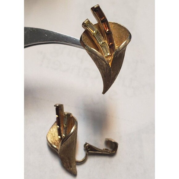 Vintage 1950's Cora Calla Lily Brown Yellow Baguette Rhinestone Clip-On Earrings - Picture 5 of 14